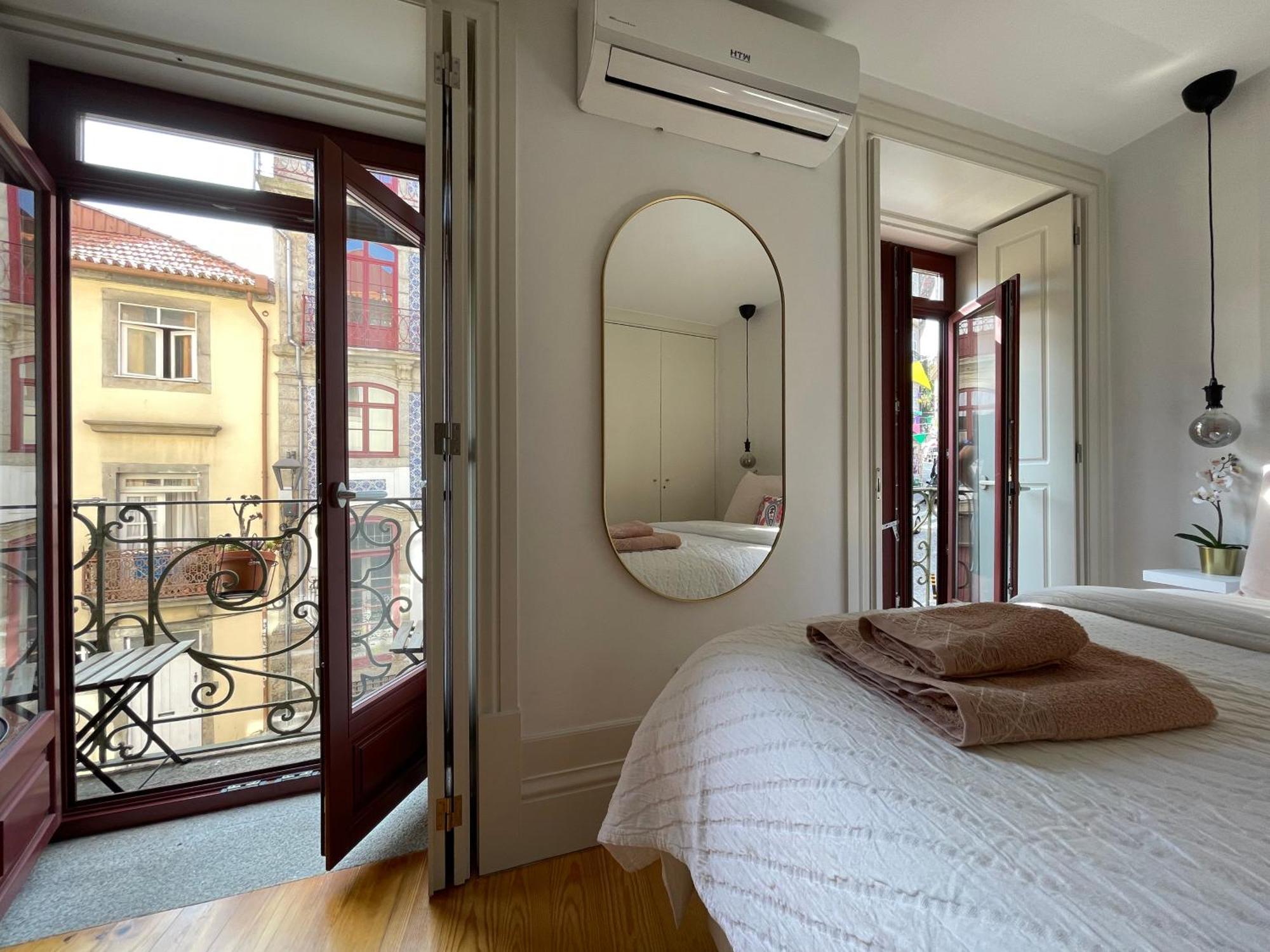 Historic Porto Balcony Hideaway - Taipas House 60 Apartment Bagian luar foto